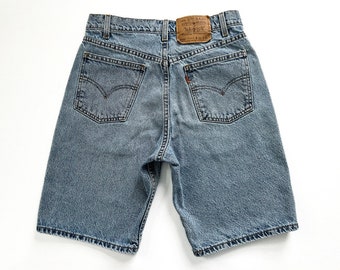 Vintage 90er Shorts, 1990er Jahre Levi's 550 Light Wash Baumwoll-Denim Jeans Shorts, Hochhaus Midi Länge Bermuda Dad Shorts, Unisex Jorts, W29 W30
