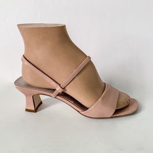 Vintage 90s shoes, 1990s pink leather heels, strappy heeled sandals, ankle strap heels, Liz Claiborne, Y2K pink heels, Size 6, Size 6.5