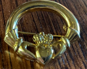 Claddagh Pin/Brooch Irish Celtic Gold Metal Vintage circa 1970s