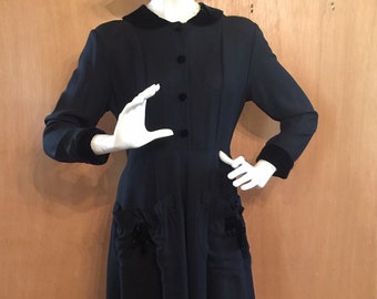 Vintage inspired Black Crepe Dress with Velvet Trim ----  Size Large - - - -  Designer Taryn De Chellis REDUCED
