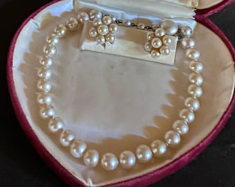 1930s Pearl Jewelry Set Heart Shape Velvet Box Knotted Necklace & Earrings Vintage Faux Pearls