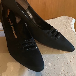 Satin Pump Shoe with Vintage Black Stone Embellishment circa 1960s Andrew Geller Size 9 1/2 AAA Narrow