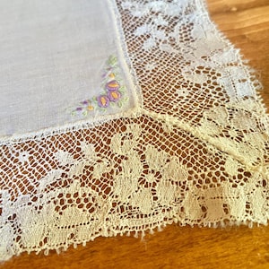 Hand Embroidered Antique Lace Handkerchief circa 1940s
