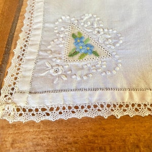Petit Point Embroidered Vintage Handkerchief / Hanky/ Hankie circa 1950s