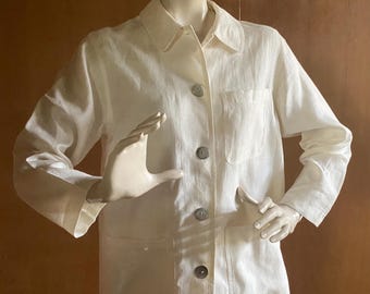 White Linen Shirt Jacket Blouse 3 Front Pockets Abalone Buttons circa 1980s Size Medium