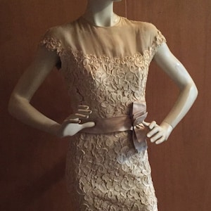 Lace Silk Dress Mother of the Bride/Groom Vintage CARLYE  Ivory and Beige Silk Lace Dress Size 4
