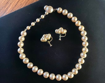 Jewelry Set Velvet Heart Shape Jewelry Box  Faux White Pearl Necklace & Knotted Matching Earrings  (Small Neck) c1930s
