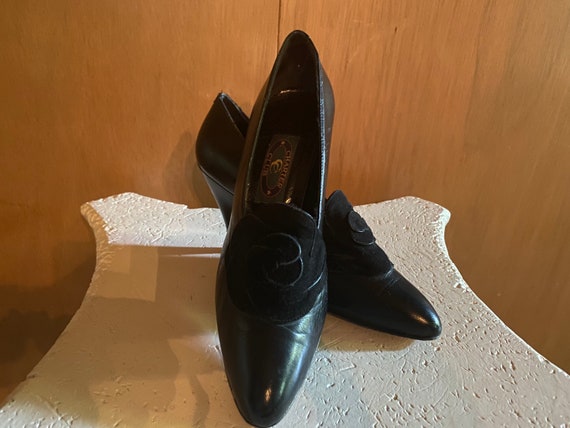 Zapato de bomba de cuero y gamuza de inspiracion eduardiana hecho en Espana alrededor de la decada de 1960 Talla 8B Etsy Mexico