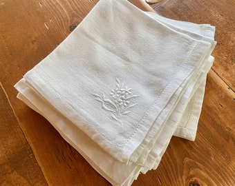 Set 9 Linen Luncheon Napkins with Corner Floral Embroidery Fine Linen Quality circa 1950s