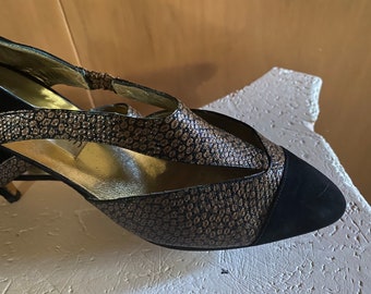 Faux Snakeskin & Black Suede Cut Out Pump Shoe Timeless Vintage Joane Helpem circa 1960s Size 8 VERY COOL!
