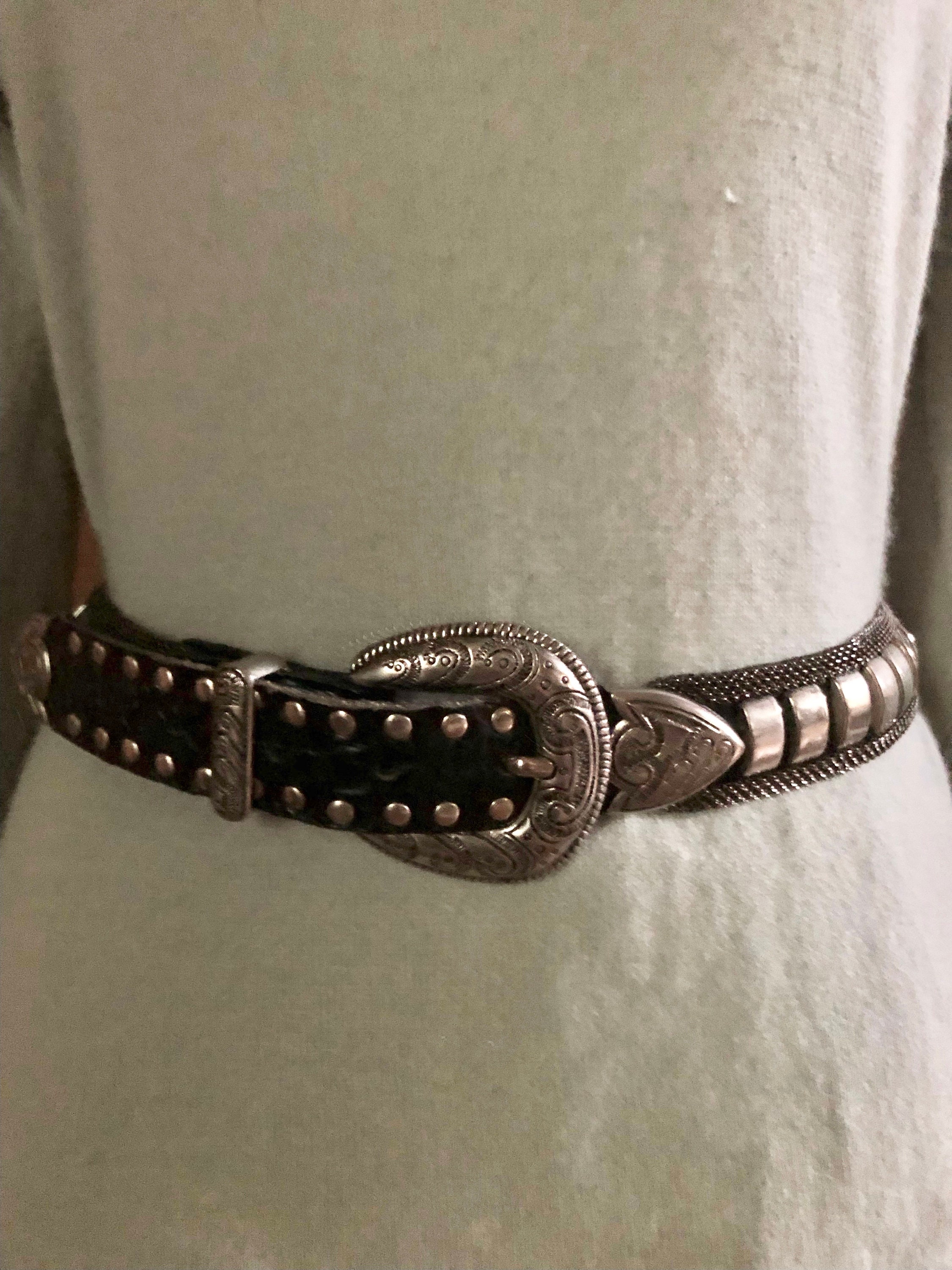 LOUIS VUITTON Rare gilt bronze belt buckle engraved wit…