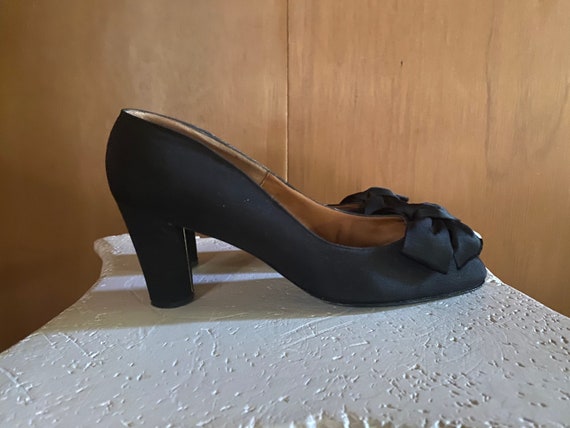 Designer EVINS circa 1940s Custom Made Satin Pump… - image 2