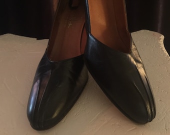 Vintage EVINS Stiletto Pumps: Black Leather Designer Shoes, Size 8.5 Narrow