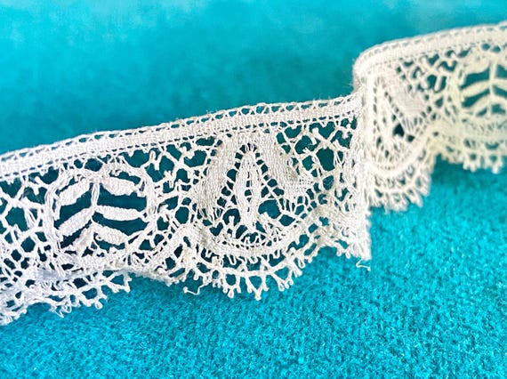 Dentelle Ancienne Festonnée - Bon État - Origine France - Occasion Pour Création Ou Décoration