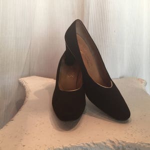 SALE REDUCED Vintage EVINS Brown Suede Gold Leather Trim Pumps Size 8 Narrow Circa: 1950s