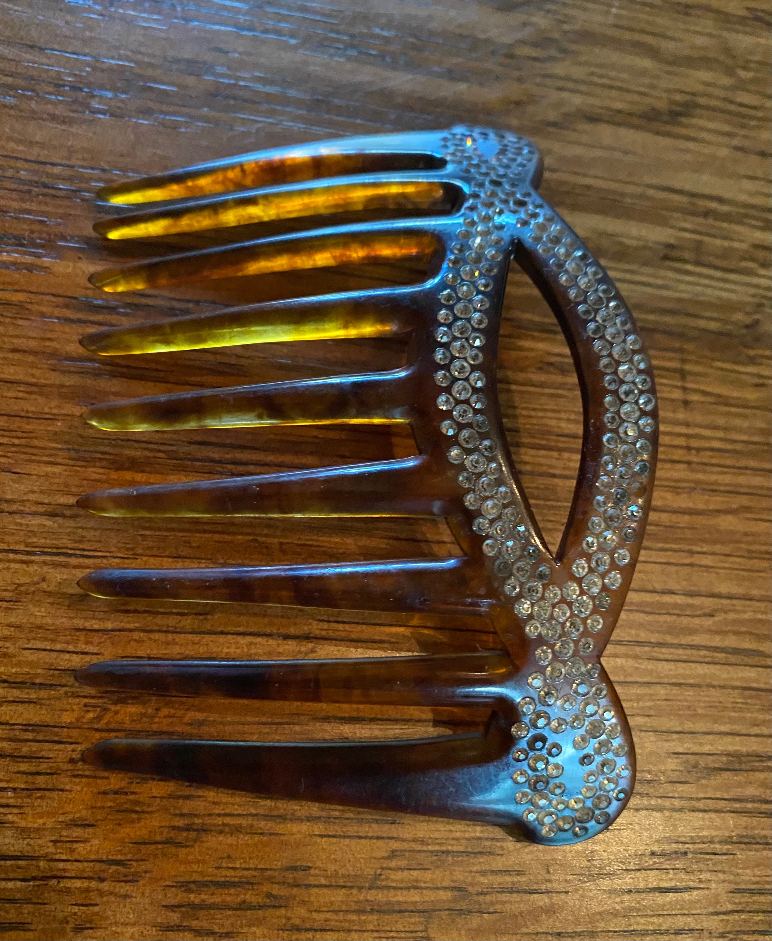ヴィンテージのフェイクべっ甲ヘアコーム（クリスタル付き） - 1920 