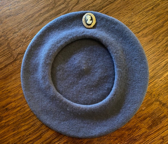 Wool Beret Violet Gray Color with Cameo Pin circa… - image 6