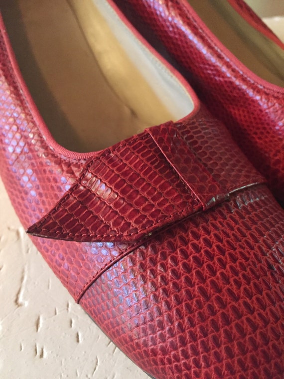 Scarlet leather Pumps Size 8 Narrow 1960's - image 3