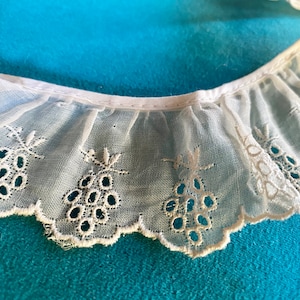 Vintage Ecru Eyelet Borte 1 Meter 14 Zoll Broderie Borte circa 1950er Jahre