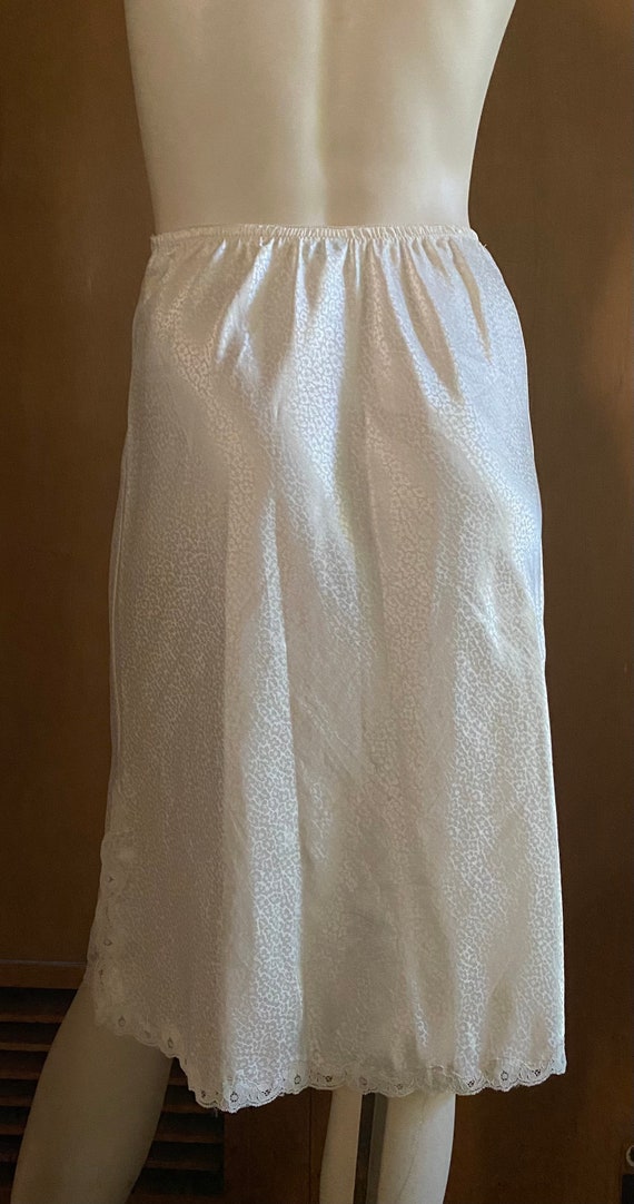 Vintage Sara Beth Ivory Half Slip circa 1980s Size Sm… Gem