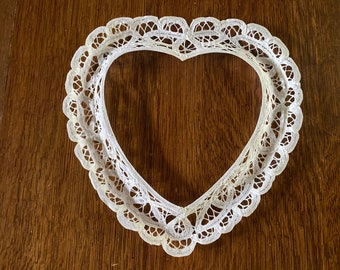 Battenberg Lace Heart Hanging: Vintage Valentine's Day Decor