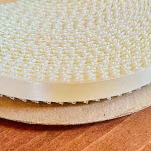 Bobine de ruban double face Offray vintage à bords plumes # 820 Bobine aux chandelles, 48 mètres