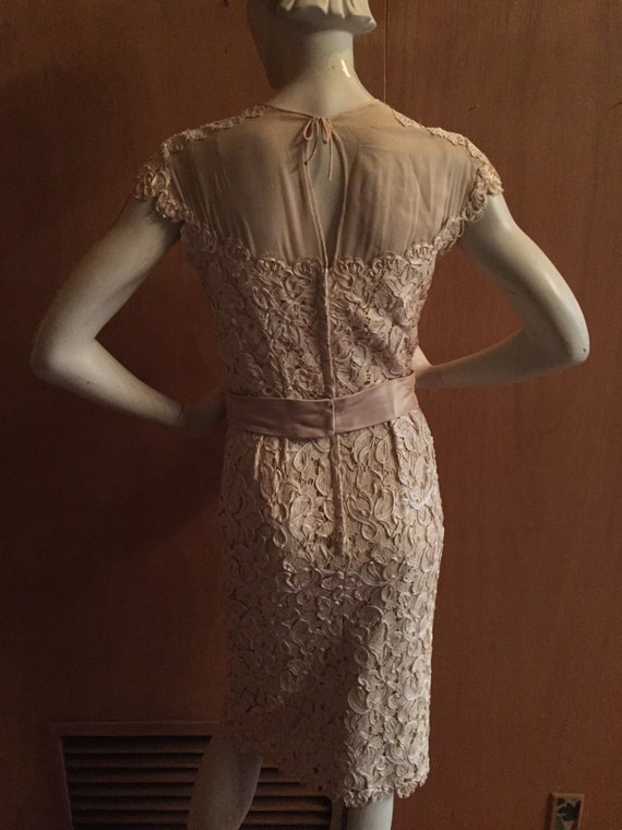 1950s Vintage CARLYE Ivory and Beige Silk Lace Dr… - image 3