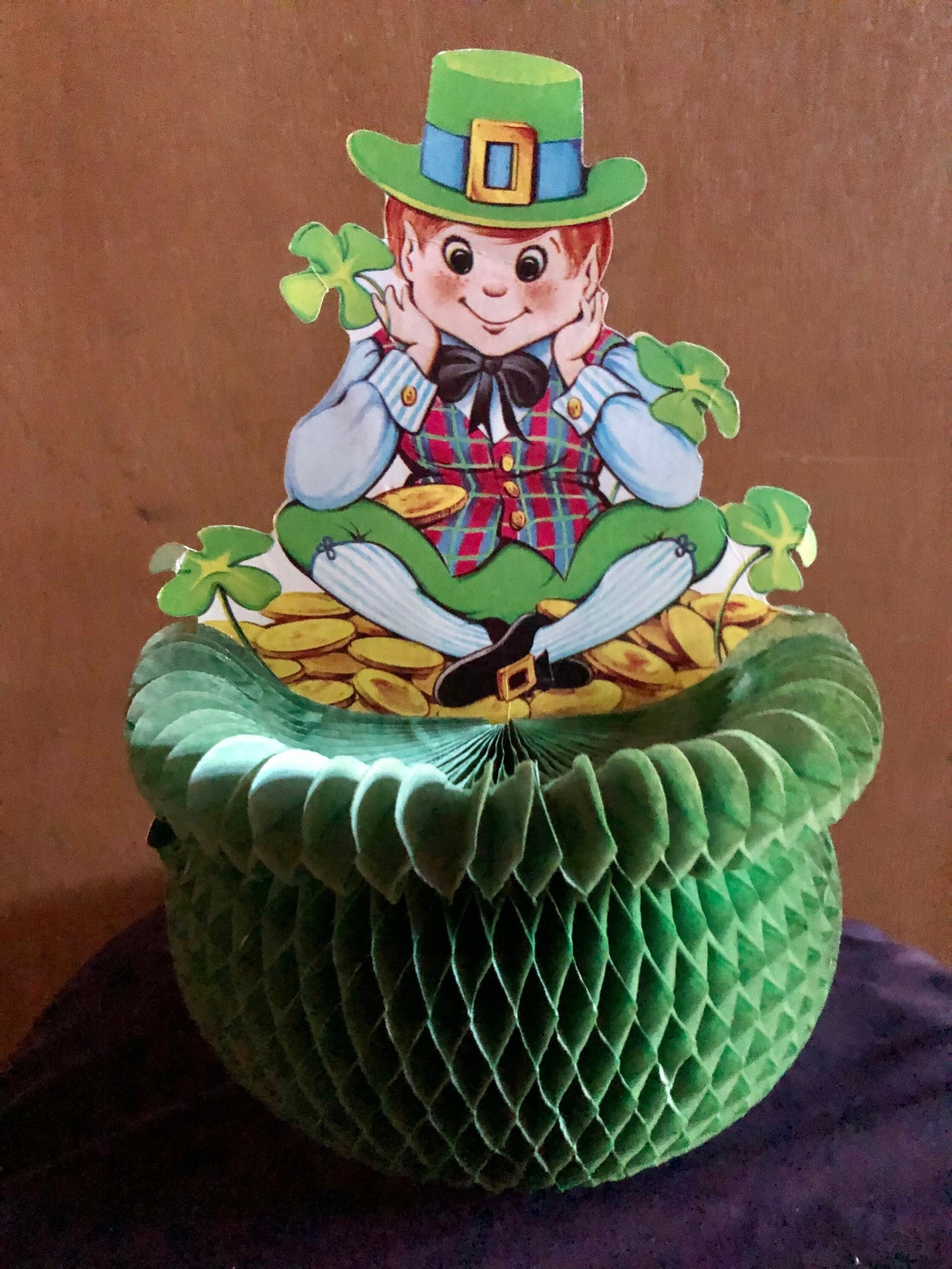 St Patricks Day Honeycomb Vintage Pop Up Centerpiece circa 1970s REDUCED