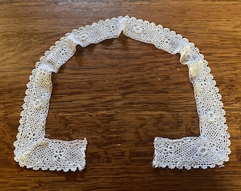 Victorian Antique Hand Crocheted Lace Collar circa 1890-1900s