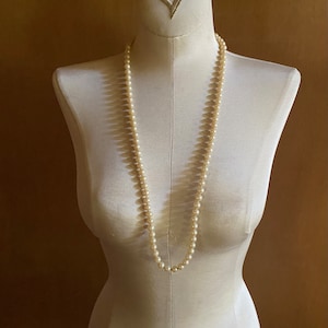 Single Strand White Faux Pearl Necklace Period Clasp  circa 1930s