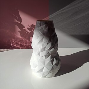 3D Printed vase, Modern home decor, Ribbed vase, Geometric vase, Room decor, Dried flowers vase,Gift for new house,Decorative vase,Gift idea