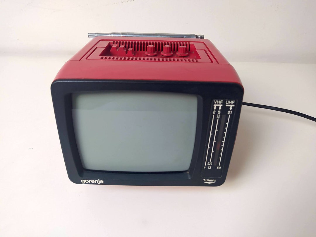 Téléviseur CRT Vintage Unitra Vela 203 – Yougoslavie – Noir & Blanc – À Réparer