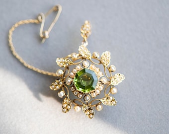 First Quarter of 20th Century peridot split pearl gold pendant, Art Nouveau brooch, antique circular leaf jewellery, vintage accessories