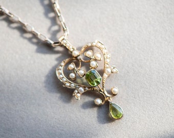 Vintage Style Peridot Heart Pendant Necklace with Pearls