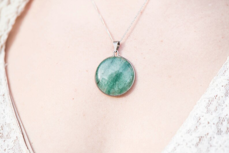 Vintage silver green gemstone pendant retro necklace jewellery estate jewelry gift ideas women birthday daughter girlfriend anniversary