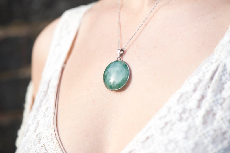 Vintage silver green gemstone pendant retro necklace jewellery estate jewelry gift ideas women birthday daughter girlfriend anniversary