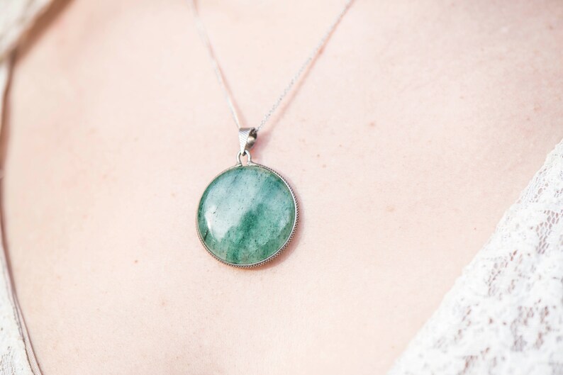 Vintage silver green gemstone pendant retro necklace jewellery estate jewelry gift ideas women birthday daughter girlfriend anniversary