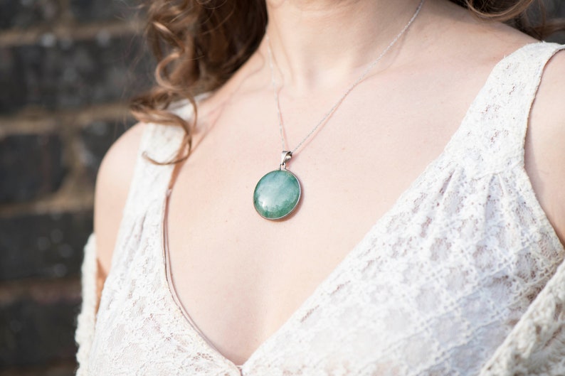 Vintage silver green gemstone pendant retro necklace jewellery estate jewelry gift ideas women birthday daughter girlfriend anniversary