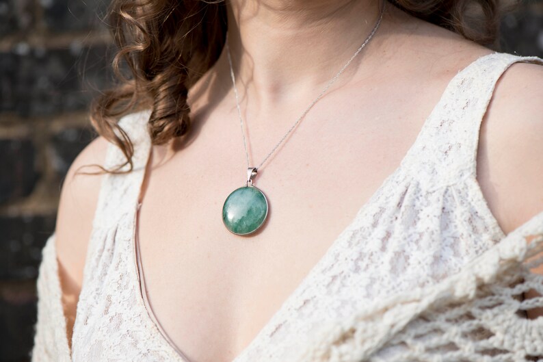 Vintage silver green gemstone pendant retro necklace jewellery estate jewelry gift ideas women birthday daughter girlfriend anniversary