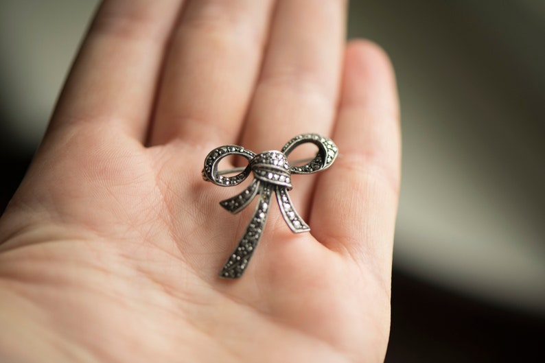 bow estate jewellery retro jewelry accessory gift ideas wife girlfriend anniversary Vintage marcasite silver brooch