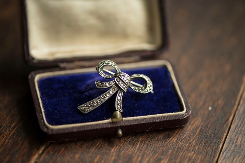 bow estate jewellery retro jewelry accessory gift ideas wife girlfriend anniversary Vintage marcasite silver brooch