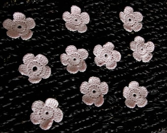Set of 5 crocheted pale pink flowers cotton