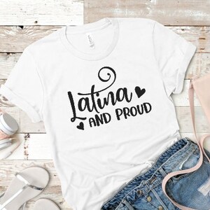 Camisa latina y orgullosa,Camisa latina,Camisa para latina,Regalo para latina,Mes de la Herencia Hispana,Camisa de niña hispana,Regalo hispano,Regalo para ella