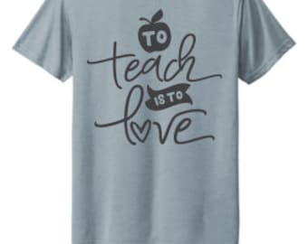Camiseta "Ensinar é Amar o Professor" - Presente de Agradecimento
