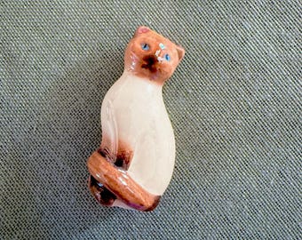 Vintage 1970s AVON LUSTRE Porcelain Siamese Cat Brooch Pin