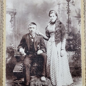 Kabinett-Foto-Karte eines jungen Paares, Mann und Frau mit langem gewellten braunen Haar, Foto aus dem frühen 19.