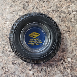 Good Year Tire Asbak &quot;Good Year Tyres HAUGEN&#39;S Merle-Clayton Dodge-Plymouth 38 Years&quot; Automotive Advertising Collectible