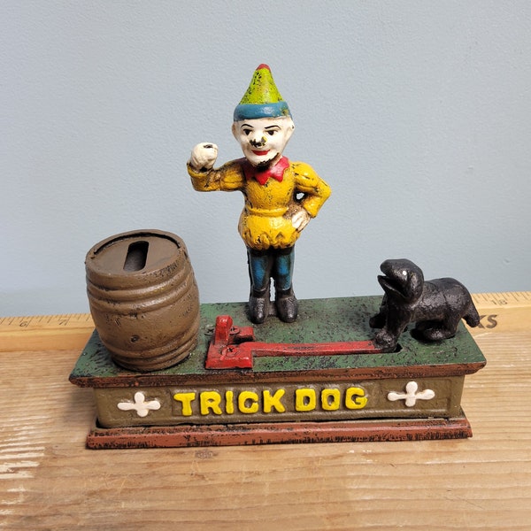 Reproductie vintage stijl gietijzer WERKENDE mechanische truc honden geldbank, mist de hoepel van de clown waar de hond doorheen kan springen.