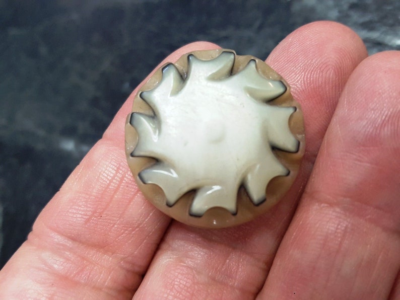 Black /& White layered Plastic Button with pattern on edge 1 116 Large Cream S