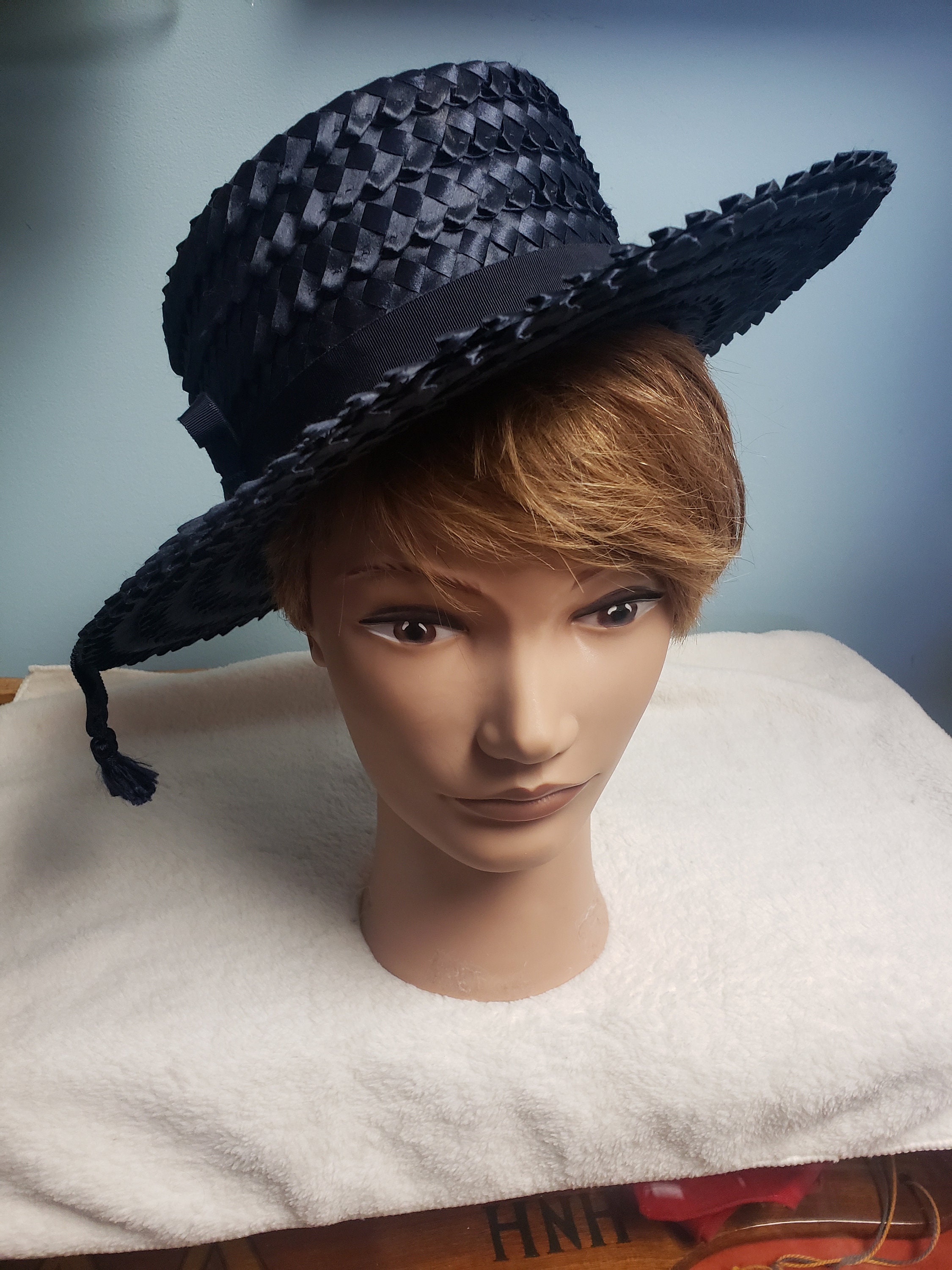 WOOLF BROTHERS VINTAGE BERET NEWSBOY FRENCH CAP SZ S Vintage Black Straw Beret Rivera Red Velvet Trim Helmer main image 2